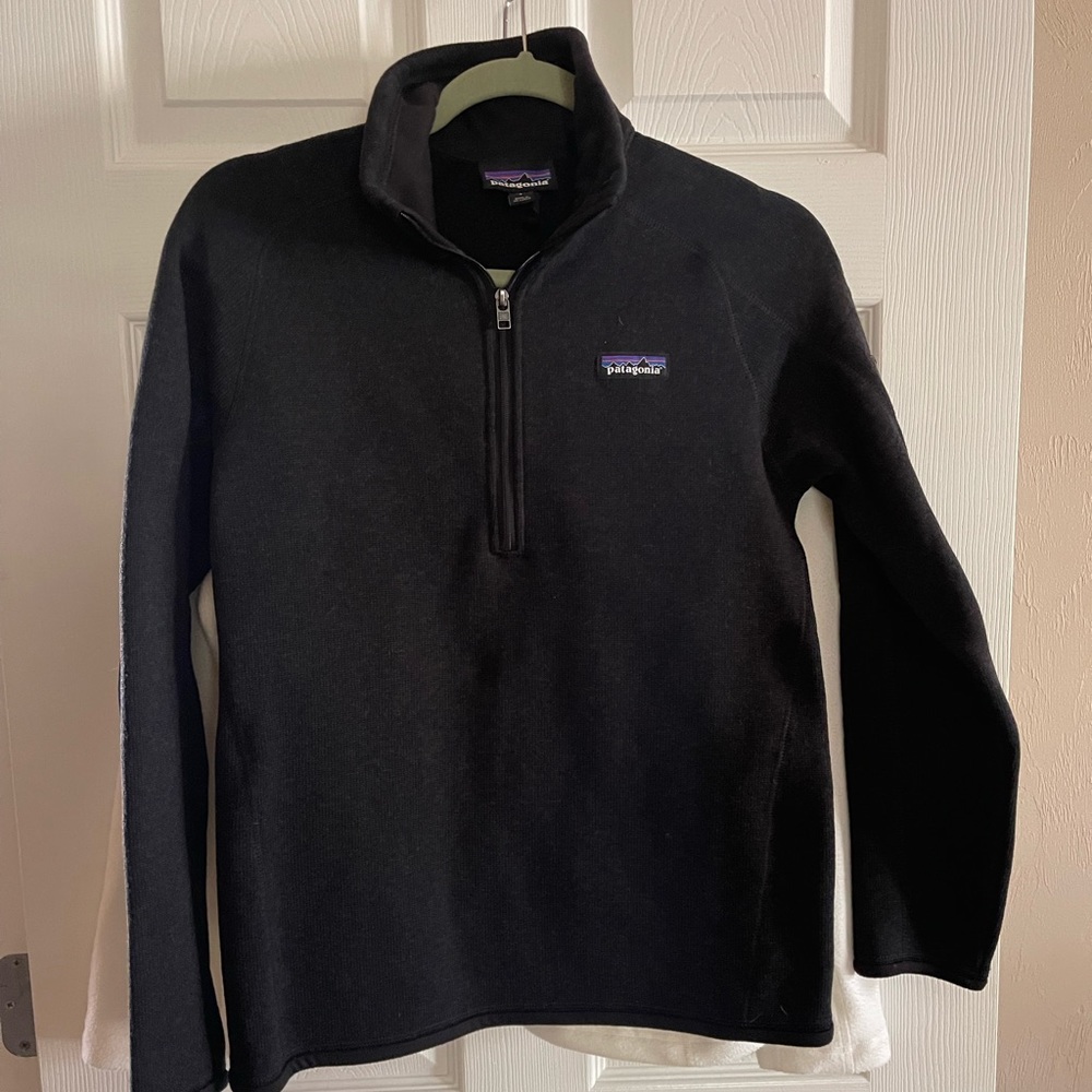 Like new women’s black Patagonia 1/4 zip Better Sweater